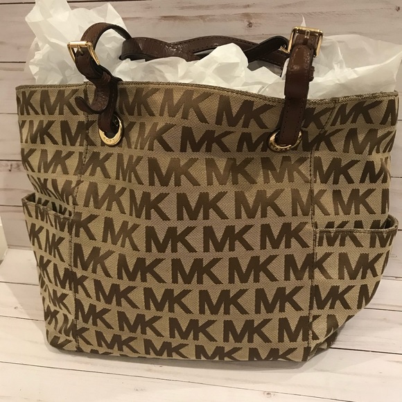 MIchael Kors Bag - Picture 1 of 2